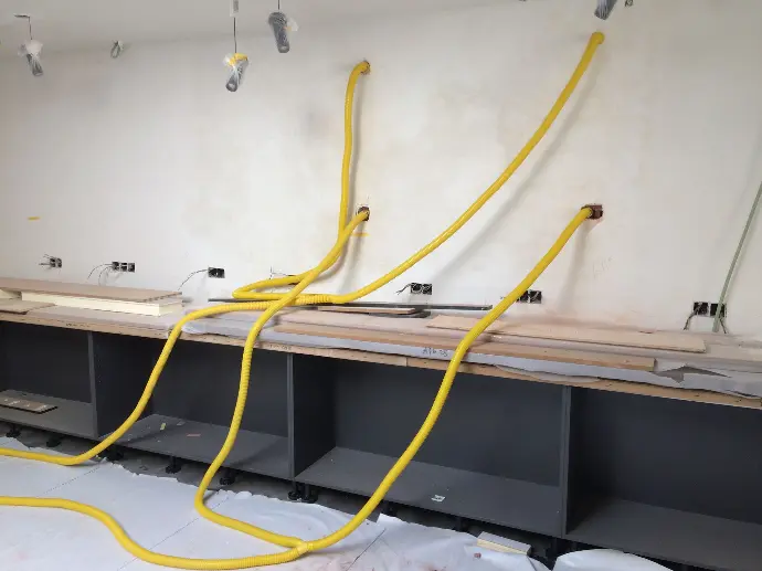 spouwmuur droging Isolatie droogtechniek voor het drogen van isolatie in muren of spouwmuren, deze installatie werd geplaatst door Delex