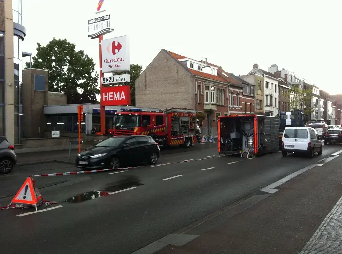 Wateroverlast drogen Wateroverlast ontstaan door een overstroming waar Delex de schade aan het drogen is