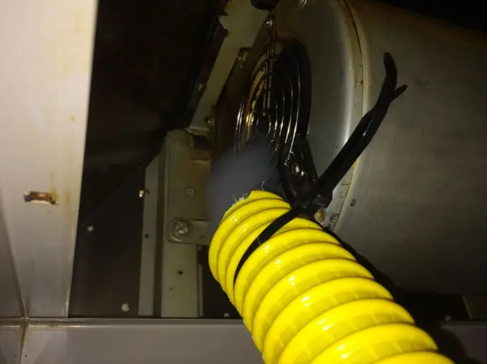 dampkap inspectie Een uitgevoerde controle om een lekkage aan een dampkap te onderzoeken