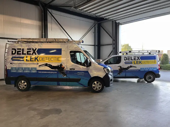 Zwembadlekdetectie Twee bestelwagens van Delex om voor zwembadlekdetecties te gaan uitvoeren